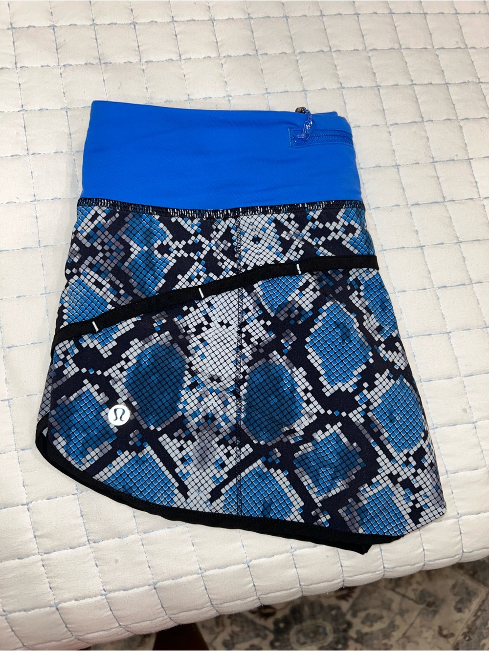Lululemon Speed Up Shorts Blue Snake-Print